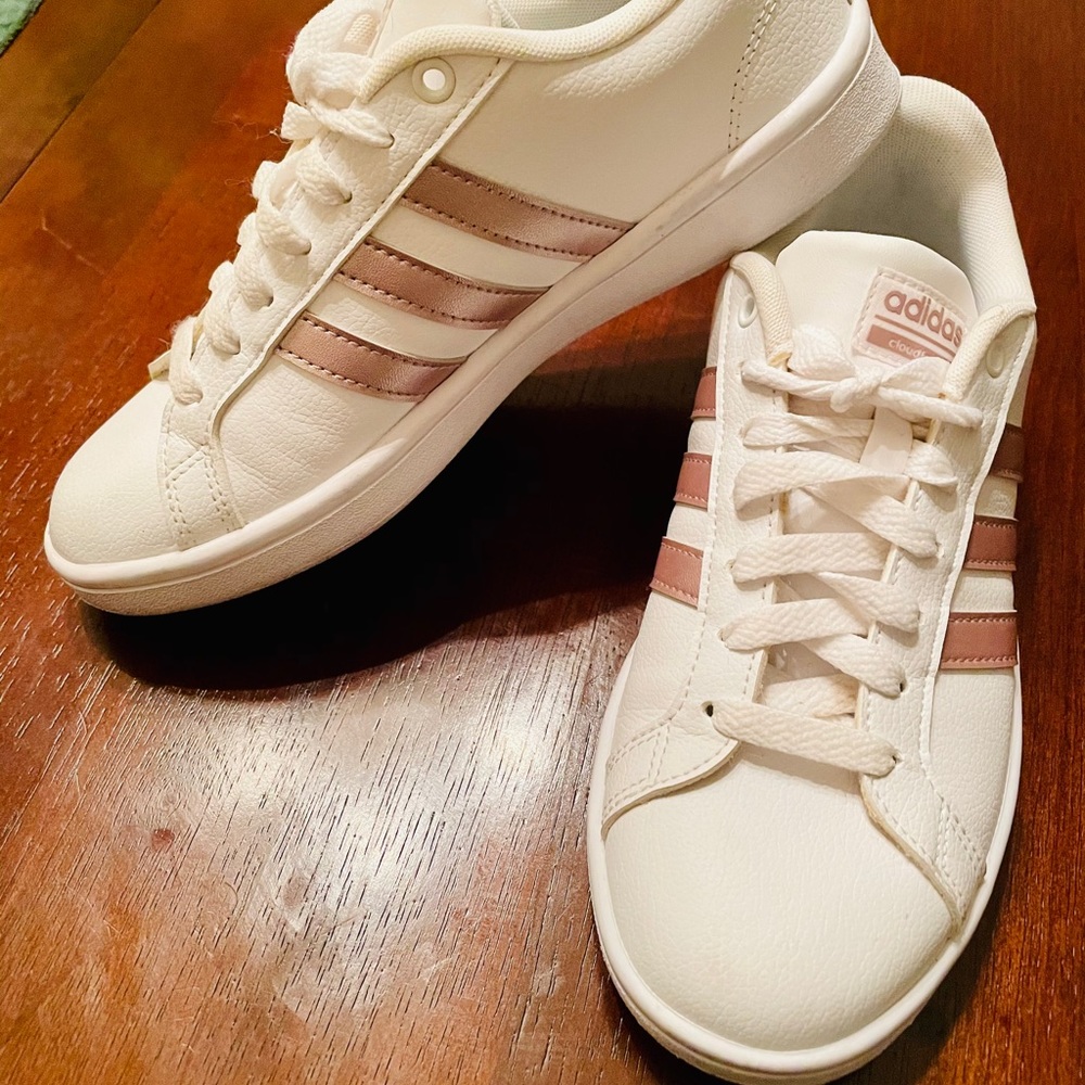 Adidas Cloud foam Tennis Shoe